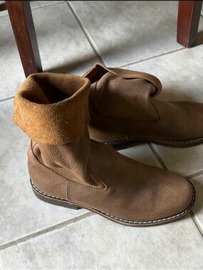 Women’s Casual Brown Suede Fold-Over Boots